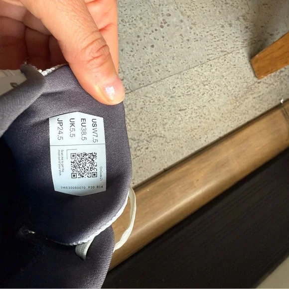 On Running Cloudsurfer Next - women’s size 7 like new - Picture 7 of 8